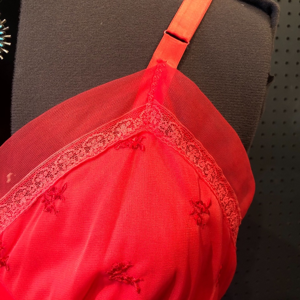 VINTAGE (NEVER WORN) CORAL MID-LENGTH SLIP DRESS - Picture 6 of 9
